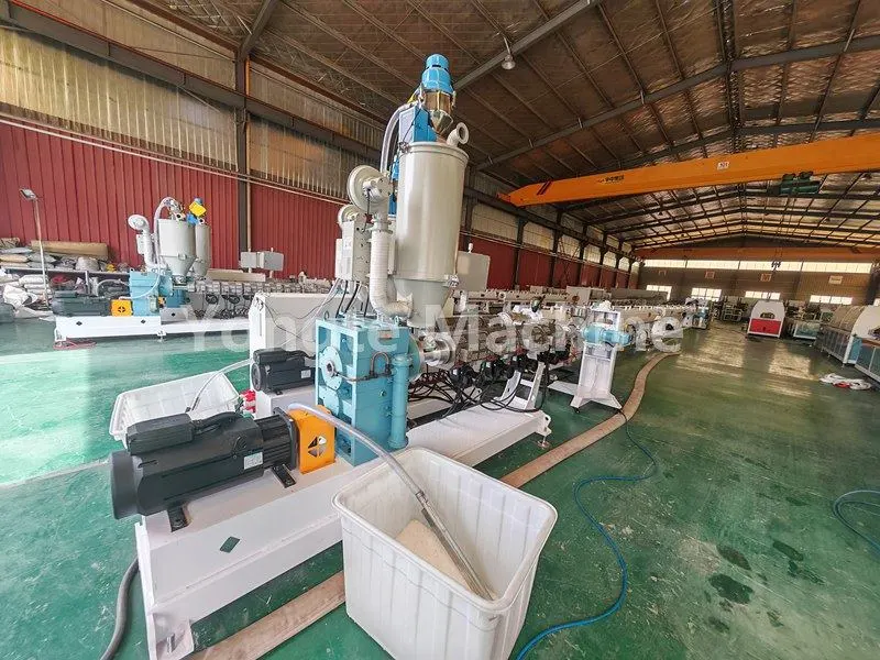 La línea de extrusión de tubos de tres capas PPR de 16-63 mm de Yongte para clientes argelinos ha completado con éxito su puesta en servicio y aceptación