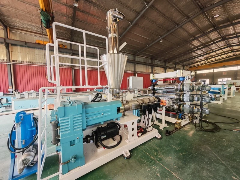 Línea de extrusión de láminas de PVC de 600 mm para clientes de China