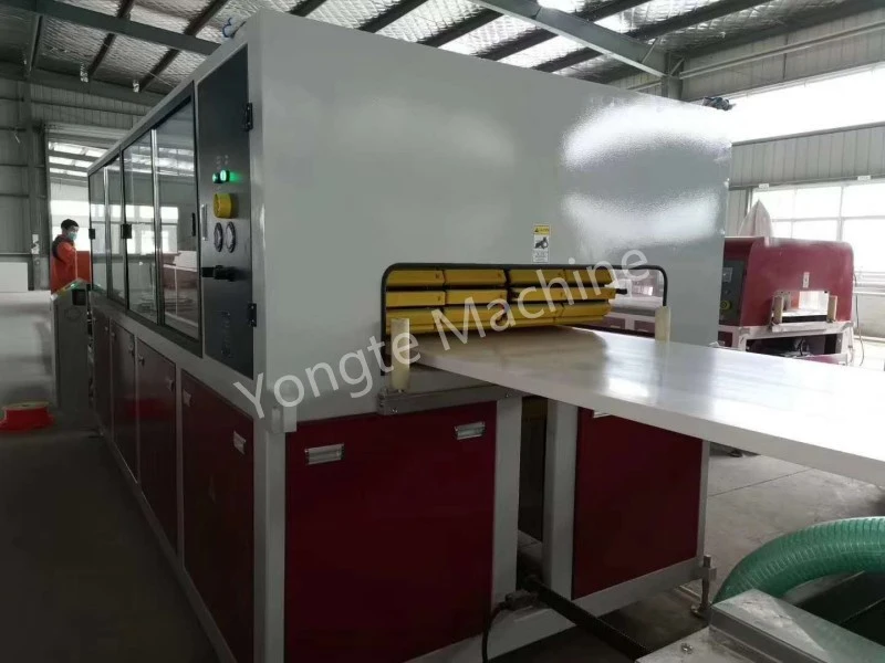 Máquina de fabricación de puertas de PVC de Bangladesh