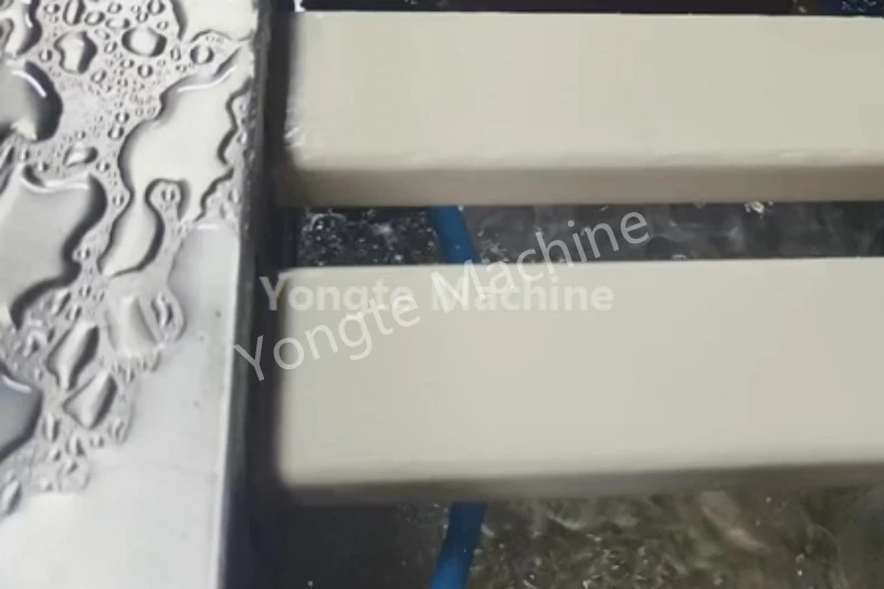 Máquina de extrusión de madera plástica para clientes de Qatar