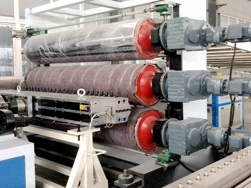 Máquina para fabricar placas de PVC