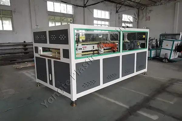 Máquina rusa para fabricar puertas WPC