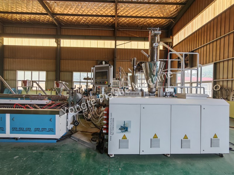 Máquina de extrusión de plástico y madera