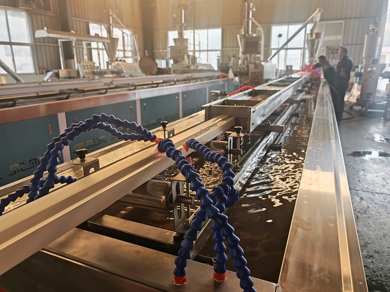 Máquina para fabricar marcos de puertas de WPC